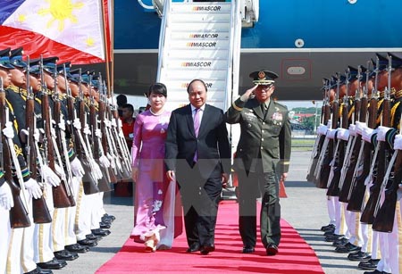 Lễ đón Thủ tướng Nguyễn Xuân Phúc và Phu nhân tại sân bay quốc tế Ninoy Aquino.